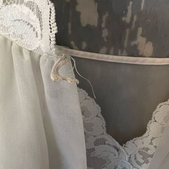 Shadowline vintage lace floral Elegant Sheer White Lace peignoir set. L - Picture 12 of 15